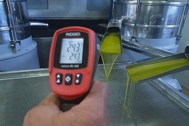 Kontrola teploty při výrobě olivového oleje Kyklopas